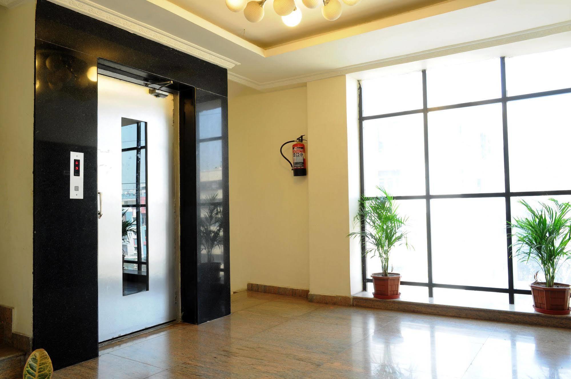 Oyo 17375 My Place Kondapur Hicc ハイデラバード エクステリア 写真